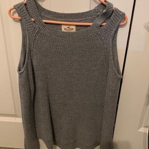 HOLLISTER GRAY OFF THE SHOULDER SWEATER